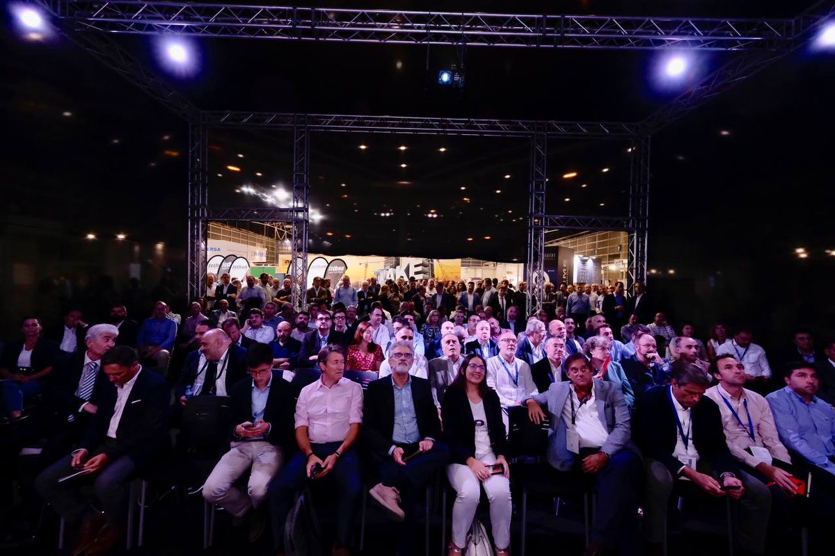 Eurobrico's tweet photo. EUROBRICO FORUM
El #EurobricoForum de #Eurobrico22 se ha quedado pequeño para acoger a todos los profesionales que han asistido a la presentación de @Comafe1 y QF+ del proyecto #NeoPro, una alternativa de futuro para el sector de ferretería y suministro industrial”. https://t.co/L2dXH4ymlD