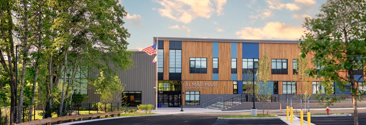 Last winter, we completed Alma del Mar Charter School's Frederick Douglass Campus in #NewBedford, and are excited to share final photos of this vibrant new learning facility! See more: https://t.co/IuImb308Rw

Created by an incredible team including @Arrowstreet @compasspminc https://t.co/Q33MDQ7JuT