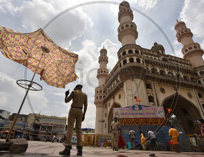 RangeenSena's tweet photo. Cops in service! 
Everyone were busy in 
#Dussehra
Festival celebration!

But here our Hyderabad City Police are still in #duty!
kudos to @hydcitypolice @HYDTP 
@TS_SheTeams @TelanganaDGP 
@SwatiLakra_IPS @HiHyderabad 
@cyberabadpolice @CyberCrimeshyd @TelanganaCOPs @PIBHyderabad https://t.co/wPU5RcqmUp