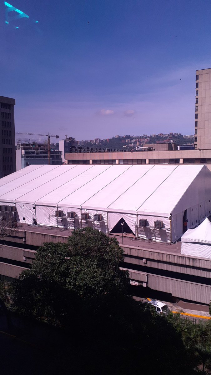 LuisanaRizza's tweet image. El #PolarFest vuelve a la carpa.