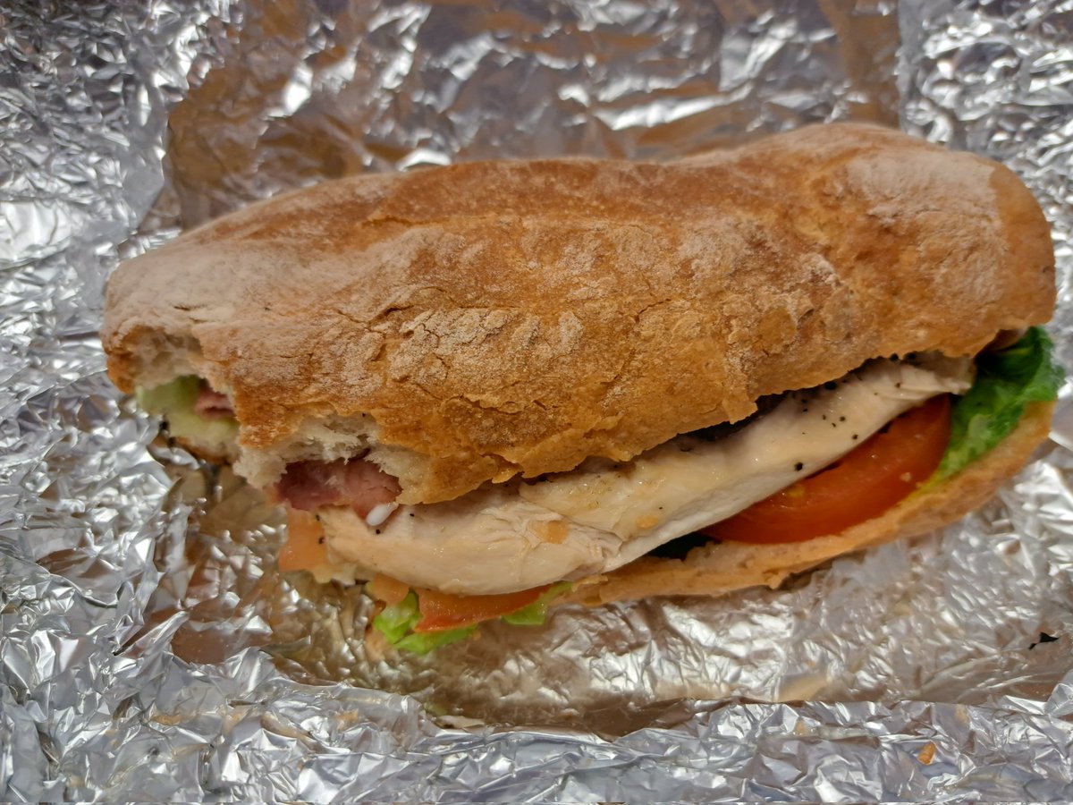 Harelawblag's tweet photo. When you and the boss @RayOlive8 take it in turns to buy lunch on Wednesdays in the office and he turns up with this monster!
Trumps the McChicken sandwich meal I delivered last week. ๐ ๐
#RaisedTheBar #WednesdayWorking #GreatPlaceToWork https://t.co/wEZ4ScrPIj