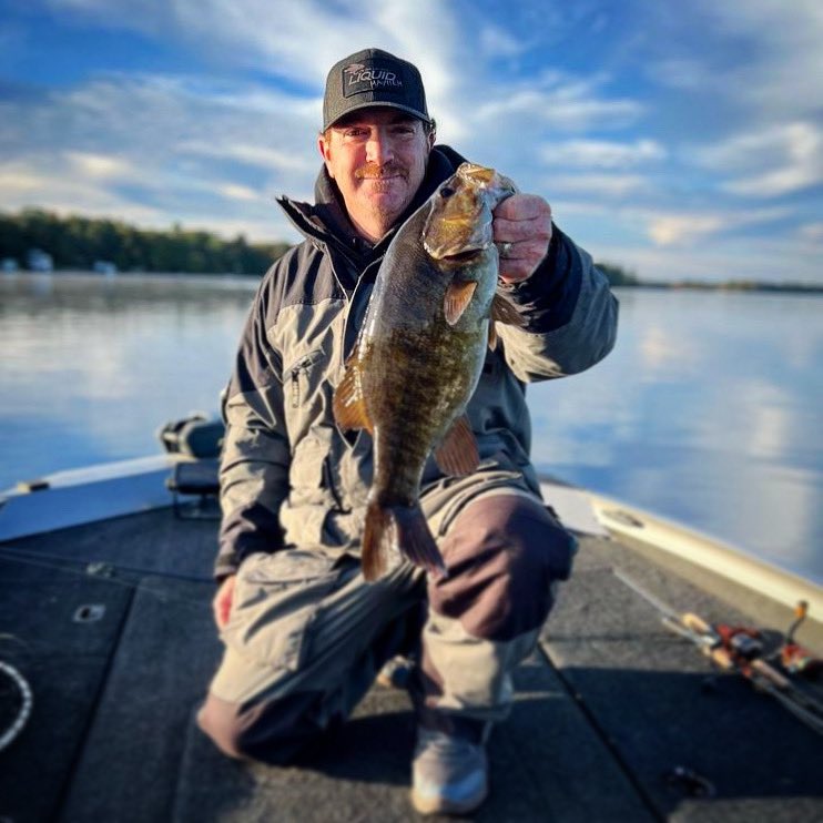 LiquidMayhem_'s tweet photo. if you could only choose one season to fish smallies?
🍂 Fall smallies
or
🍃Spring smallies
📸 @wylie_inthe_wild
#liquidmayhem #mayhembaitco #smallie #fallbite #springbite #bassfishing #bassporn #smallmouthbass #smallmouthbassfishing #smallmouthnation https://t.co/yw8pRJWHPS