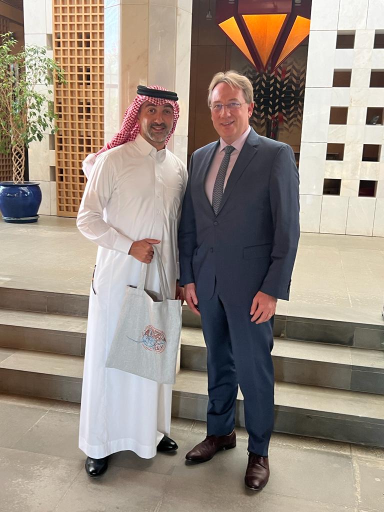 ludovic_pouille's tweet photo. Excellente réunion avec Faisal Al Sayed, PDG du groupe 🇸🇦 #Alsayed, qui a porté sur les investissements du groupe en France 🇲🇫 et le renforcement du partenariat économique franco-saoudien.
#FranceKSA 🇲🇫🤝🇸🇦 https://t.co/aZMbU4m6gt