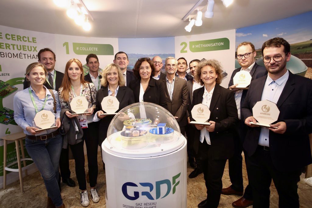 🗞 #CP #Presse
10 solutions hybrides gaz compatibles avec la #RE2020 pour faciliter la #TransitionEnergétique dans le #logement collectif neuf.
<a href="/UnionHlm/">UnionHlm</a> <a href="/fpi_fr/">FPI France</a> <a href="/HabitatFFB/">Pôle Habitat FFB</a> #GRDF ont récompensé les lauréats à <a href="/interclima/">interclima</a>. 
➡️ bit.ly/3ydDcDJ 
#Innovation #EnR #Energie