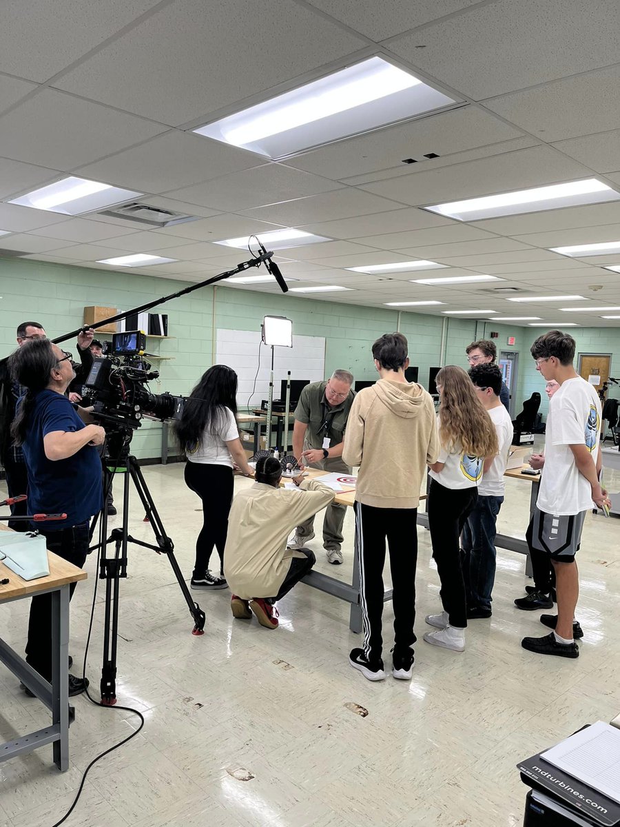 Emily Calandrelli on Twitter "Learning about ways high school students