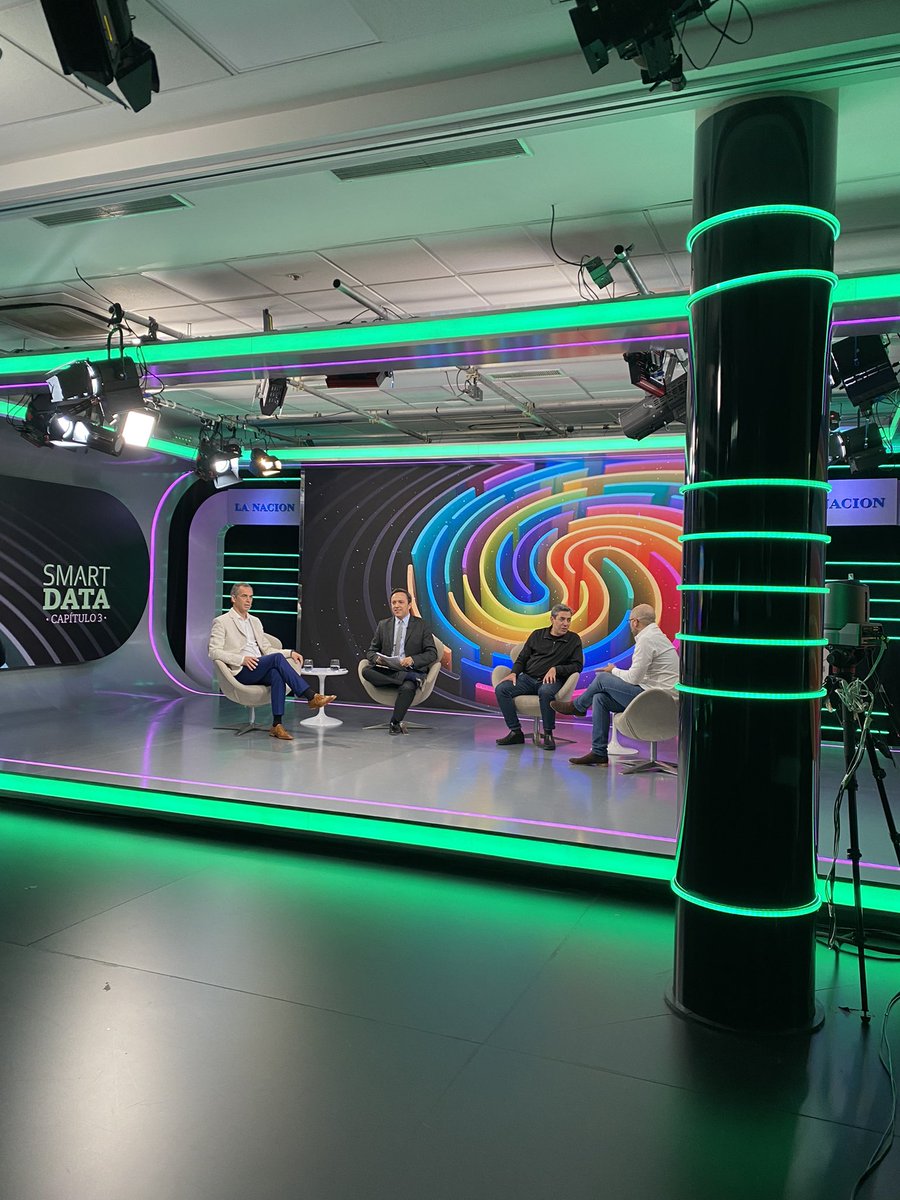Ya estamos en el evento #SmartData de <a href="/LANACION/">LA NACION</a> próximos a iniciar el panel de Emprendedores y Precursores. Pueden verlo aquí 👉 youtube.com/watch?v=Hq8Yl-…