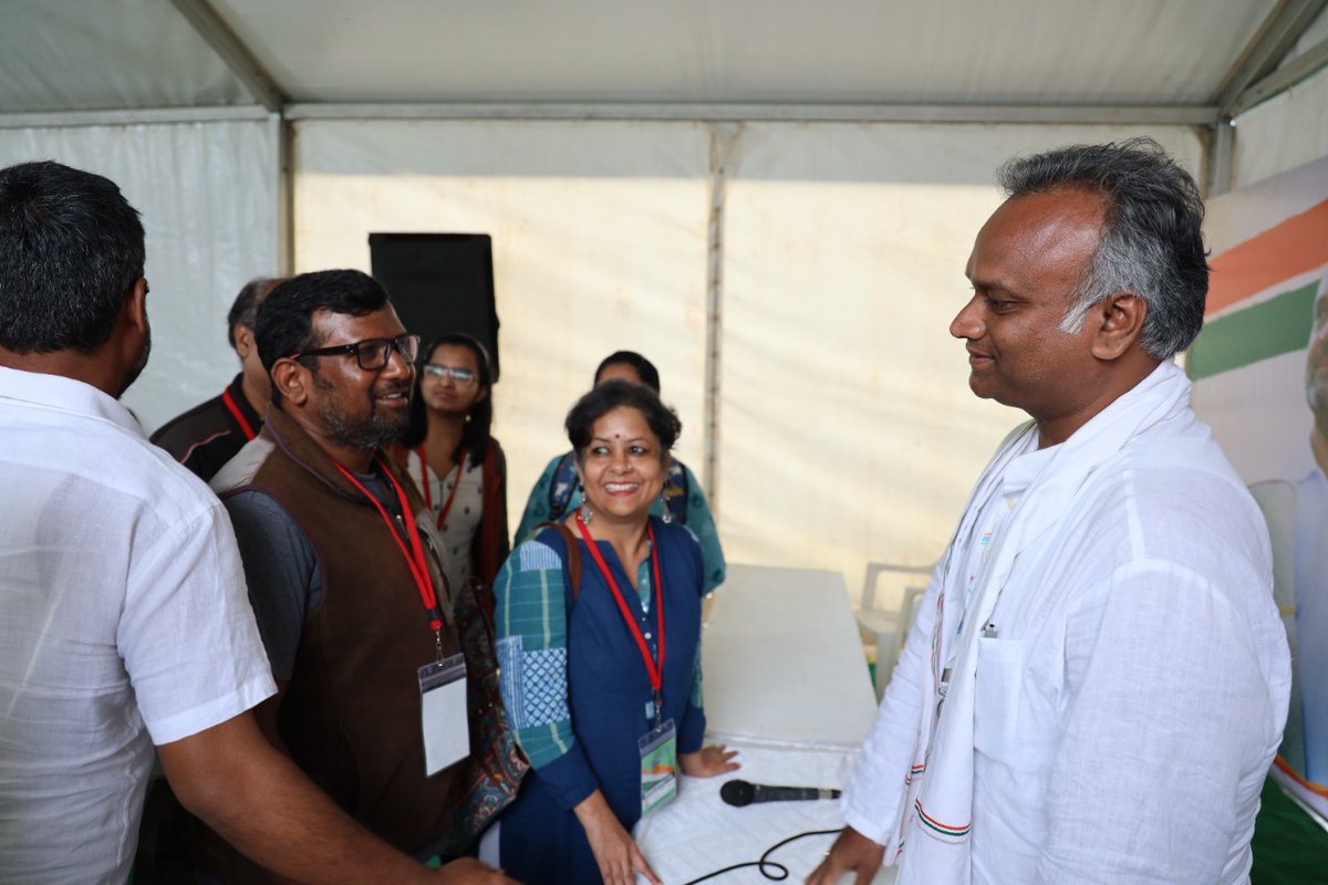 PriyankKharge's tweet photo. It is so humbling to hear the people’s experiences. #BharatJodoYatra is an opportunity for us to connect to both people &amp; cadres to learn &amp; understand from them for a better tomorrow.

#BharatAikyataYatre https://t.co/GPQ8eoeKIt