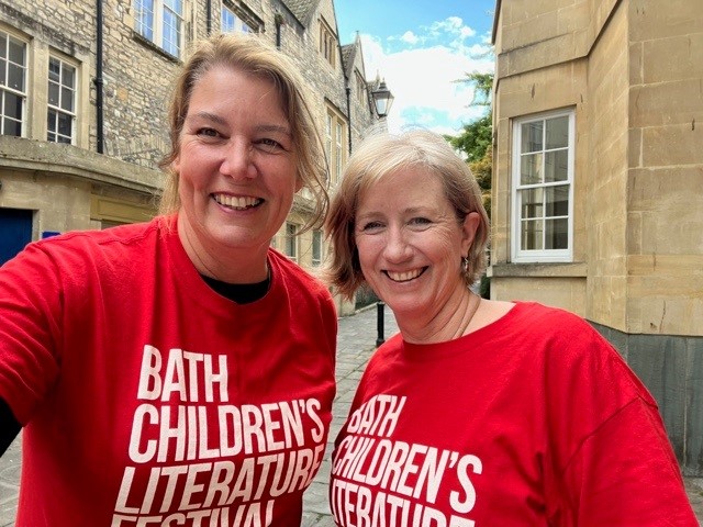 An amazing volunteer story from this year's Bath Children's Literature Festival! 🤩 Astrid and Jane are friends and have come all the way from Norway and New Zealand to meet up just to volunteer for #BathKidsLitFest! 😱 Thank you so much to these two and all our volunteers! ❤
