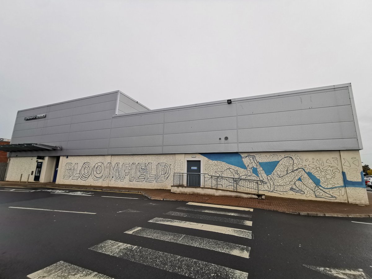 @artistfriz has started our next mural! <a href="/artsandbusiness/">arts&business</a> <a href="/DaisyChainInc/">Daisy Chain Inc</a>