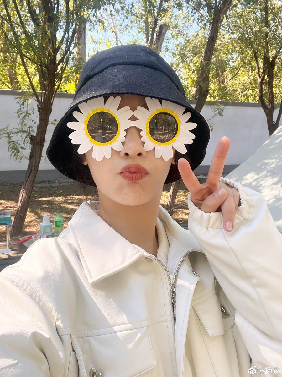 yangzi_official's tweet photo. 迟来的💜～谢谢陪伴
露营⛺️ 秋天我最喜欢的季节❤️❤️❤️

#杨紫 #YangZi https://t.co/9njMXbPhkR
