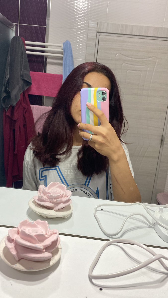 selensevenn's tweet photo. 2019 kasımda kırmızı saç sevdam nasıl başladı, 2022 ekimde nasıl bitti… https://t.co/thnbfMqC9X