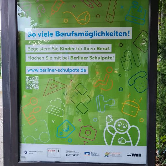 Berliner Schulpate (@b_schulpate) on Twitter photo Endspurt bei #HaltetAusschau - noch bis zum 9. Oktober habt ihr die Chance auf eine #Torte, kreiert nach euren Wünschen. Einfach unser Motiv auf Plakaten der Firma Wall entdecken und Foto mit Ort und Datum an info@berliner-schulpate.de senden. Die Glücksfee entscheidet. Endspurt bei #HaltetAusschau - noch bis zum 9. Oktober habt ihr die Chance auf eine #Torte, kreiert nach euren Wünschen. Einfach unser Motiv auf Plakaten der Firma Wall entdecken und Foto mit Ort und Datum an info@berliner-schulpate.de senden. Die Glücksfee entscheidet.