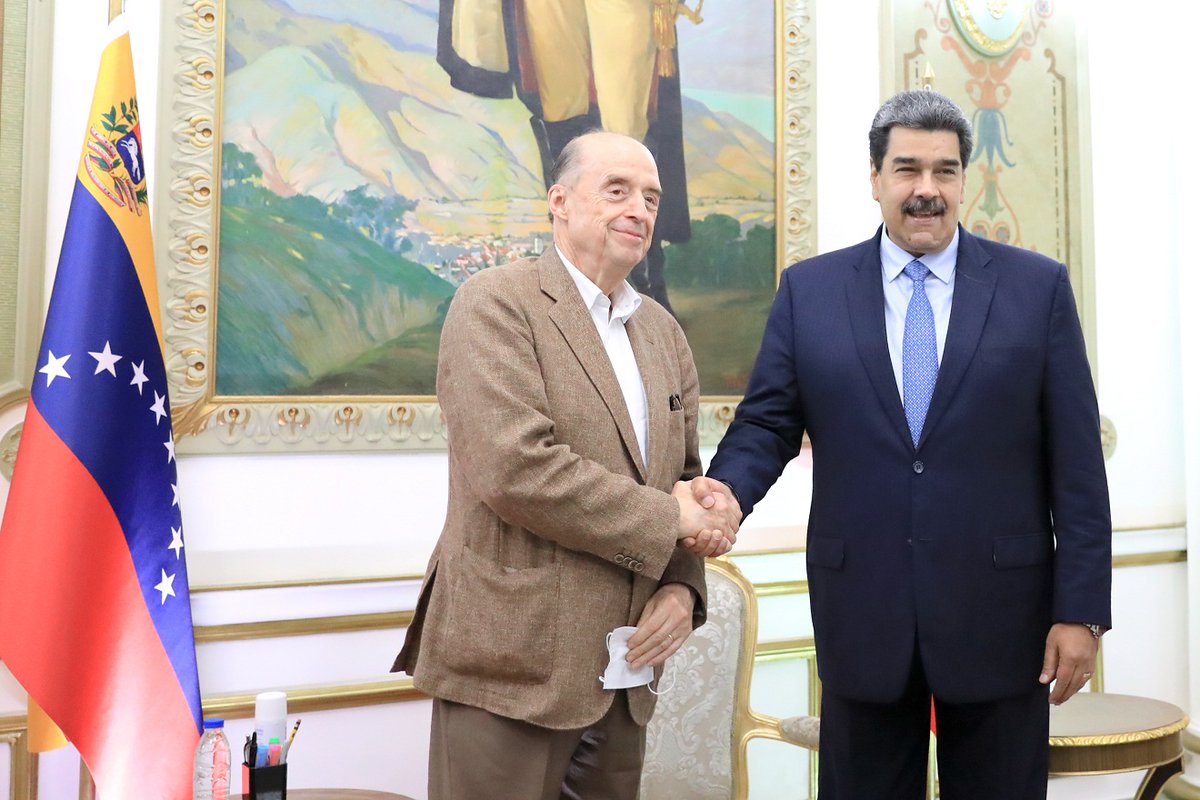 «Venezuela y Colombia continúan avanzando en la cooperación por el bienestar de nuestros pueblos», destacó el presidente .<a href="/NicolasMaduro/">Nicolás Maduro</a> tras sostener un encuentro con el canciller de la República de Colombia, Álvaro Leyva Durán, en el Palacio de Miraflores. 

#RevoluciónAgraria
