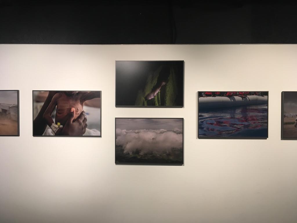 🔔Últims dies de l'exposició "Quan tot s'ensorra" a #SantaColoma!

📷<a href="/surianna/">Anna Surinyach</a> i 🖊<a href="/agusmoralespuga/">Agus Morales</a> duen a terme un projecte conjunt sobre diferents emergències humanitàries.

📍 Centre Cívic Riu (C/ President Companys, 9)
🗓 Fins el 28 d'octubre

#SCCoopera #SociaPhotographic