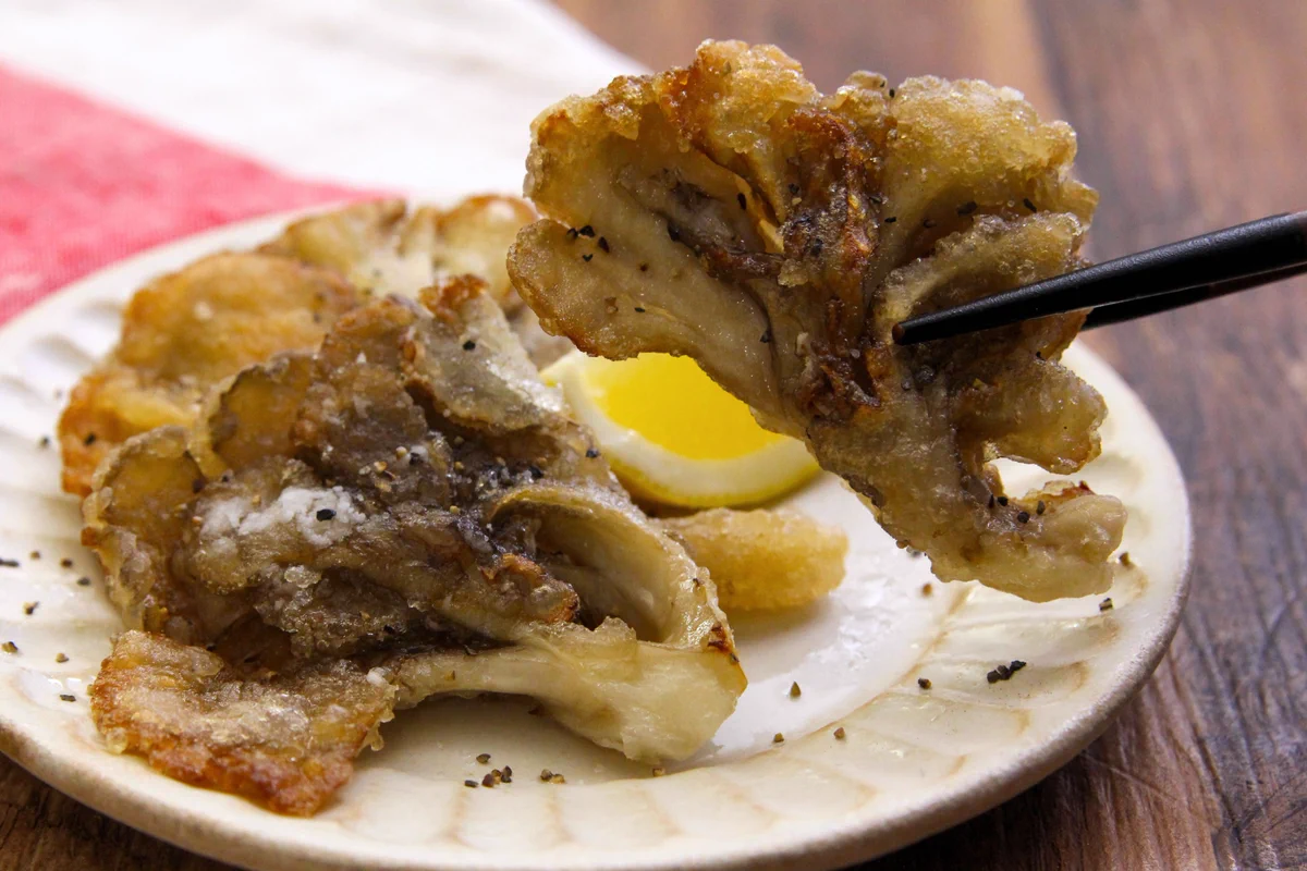 こんな食べ方もあった！旨味溢れる「舞茸の唐揚げ」。