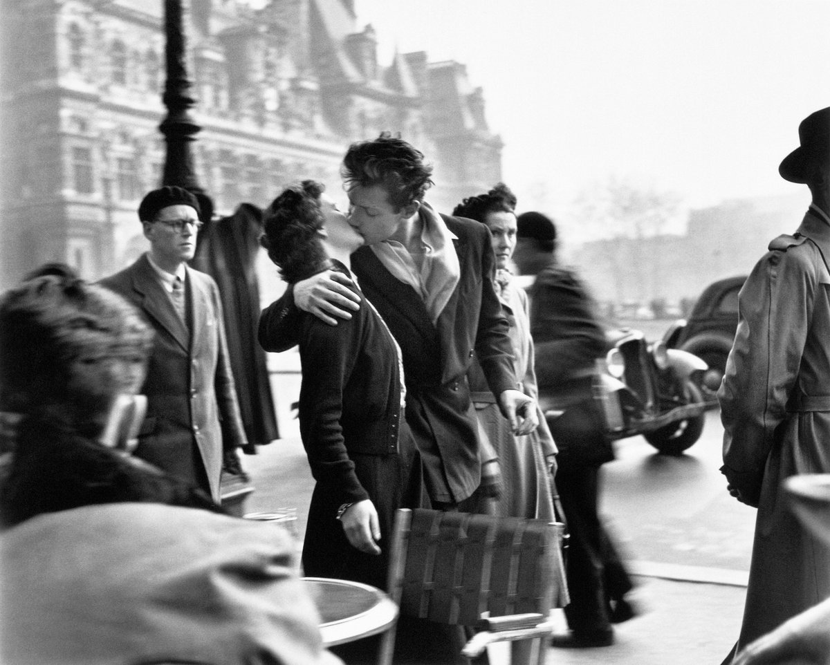 La storia, la vita, l'amore a Parigi in 130 fotografie. Una grande antologica dedicata a #RobertDoisneau , dall'11 ottobre 2022 al 14 febbraio 2023 a CAMERA #savethedate!  

Le baiser de l’Hôtel de Ville, Paris 1950⁠ 
© Robert Doisneau⁠ 

<a href="/SEditoriale/">SilvanaEditoriale</a> <a href="/fondcariparo/">Fondazione Cariparo</a>
