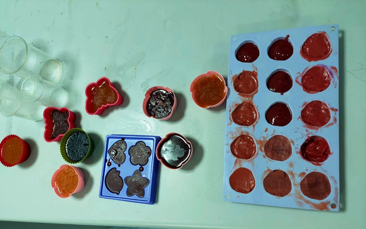 #Gelecek 20 yılda şirketleri ileriye taşıyacak güç çalışanların; işbirliği, yaratıcılık, merak vb. becerileridir…
Kimya dersi #stem çalışmamızda anadolu lisesi öğrencilerimiz, #atık yağların geri dönüşümünü ⚗️🧪 sağlayarak, #ekolojik temizleyici sabunlarını 🧼  yaptılar!