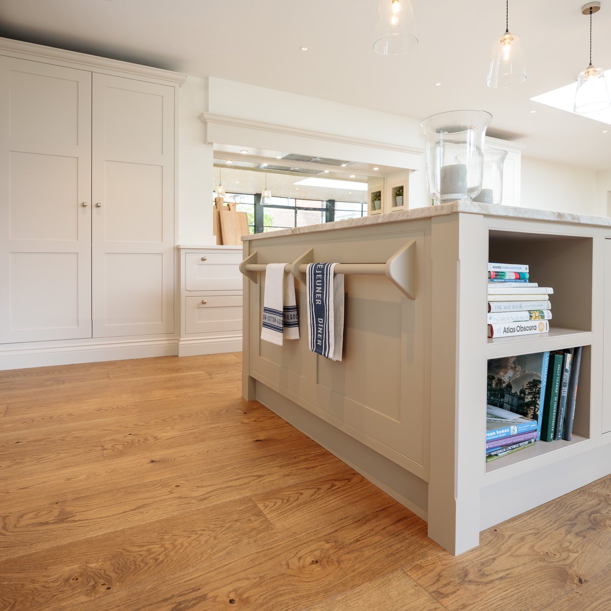 Easy access makes such a difference in a kitchen, especially if you’re a family always on the go. The colour matched tidy end rails and simple open storage solutions are the handy things we think about when designing kitchens, ensuring they deliver to your needs.