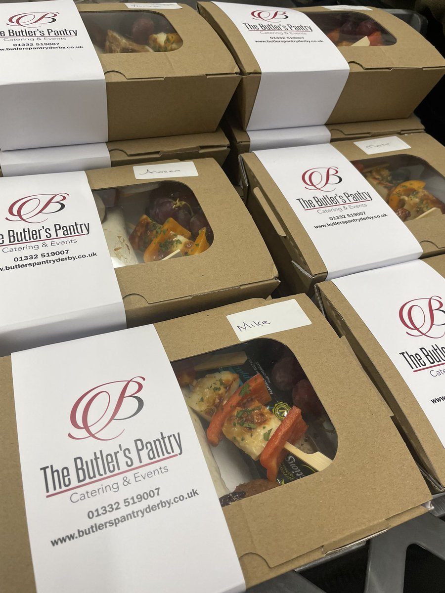 butlersderby's tweet photo. Delivering our individual lunchboxes to a networking group. Wrap, halloumi & pepper skewer, sausage & tomato skewer, smoked trout fish cake, marinated chicken, fruit & flapjack #homemade #corporatecatering #buffetbox https://t.co/jyw339una8