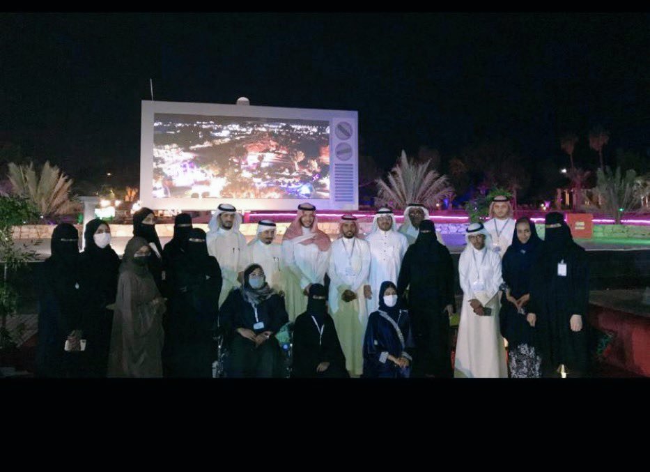 nuofaliraja's tweet photo. سمو الامير الكريم سعود بن نهار. 
باسمي وباسم كل اعضاء فريق معرض (حب الوطن) نقول لك شكرا من القلب لك ياسمو النهار.
لم تسمح الترتيبات بزيارتك لنا في اليوم الوطني فلما علمت بذلك جئت لنا بالامس لتجبر خاطرنا وتشاركنا  الفرحة. 
لاتتصور حجم سعادتنا بزيارتك
شكرا  من اعماق القلب @SNSA80 https://t.co/BEQ5lictme