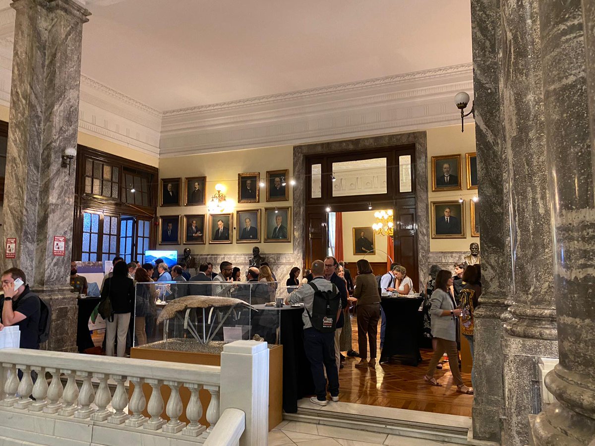 FGCSIC's tweet photo. Tras una visita por el espectacular museo del @IGME1849 la jornada ha finalizado con una sesión de networking. https://t.co/zFA6a3BbIv