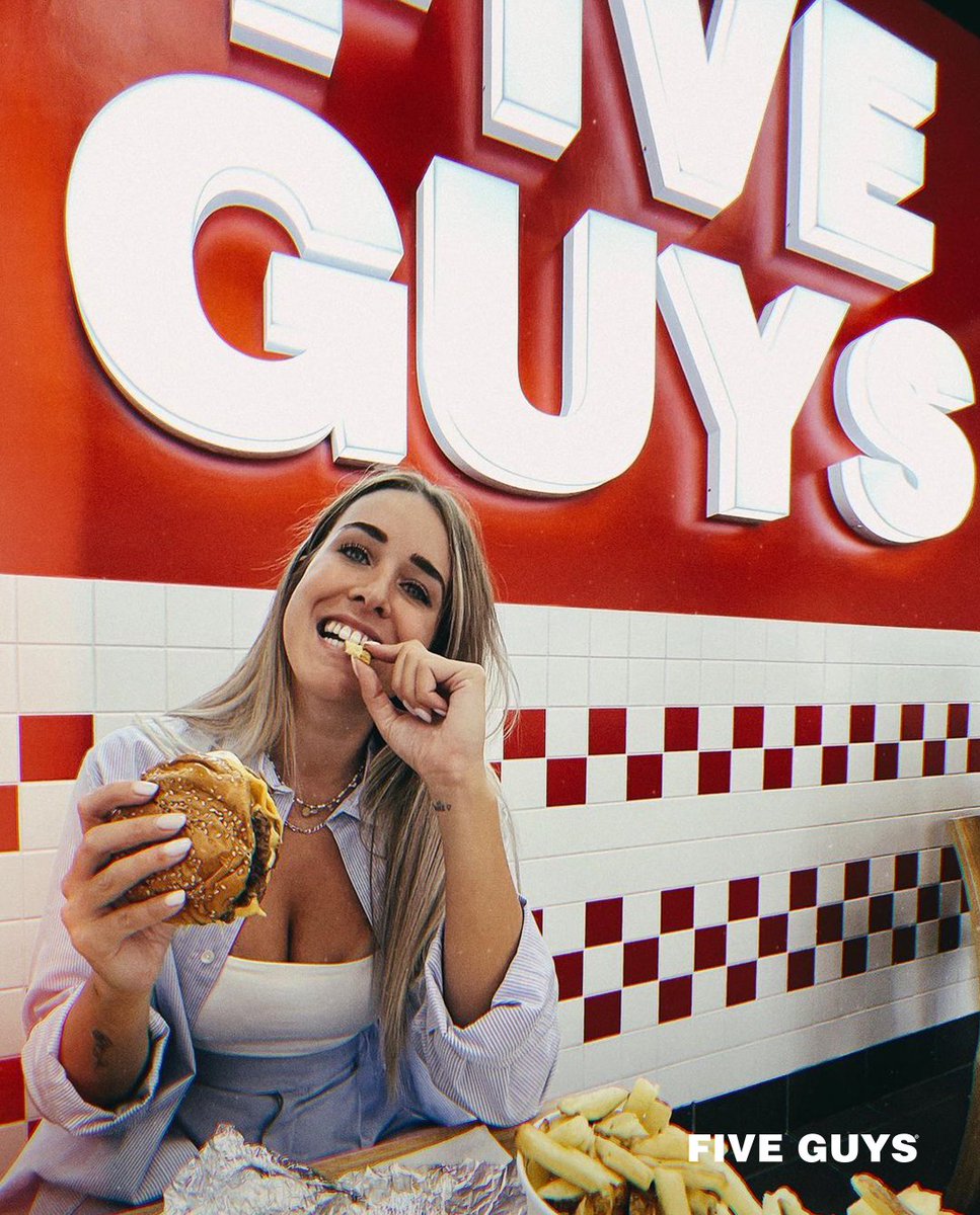 FiveGuysItaly's tweet photo. Il nostro obiettivo quotidiano? Offrirvi il cibo più buono e l'esperienza migliore possibile. (📸:@lolluux) #FiveGuys #FiveGuysItaly https://t.co/ASLQnodRPK