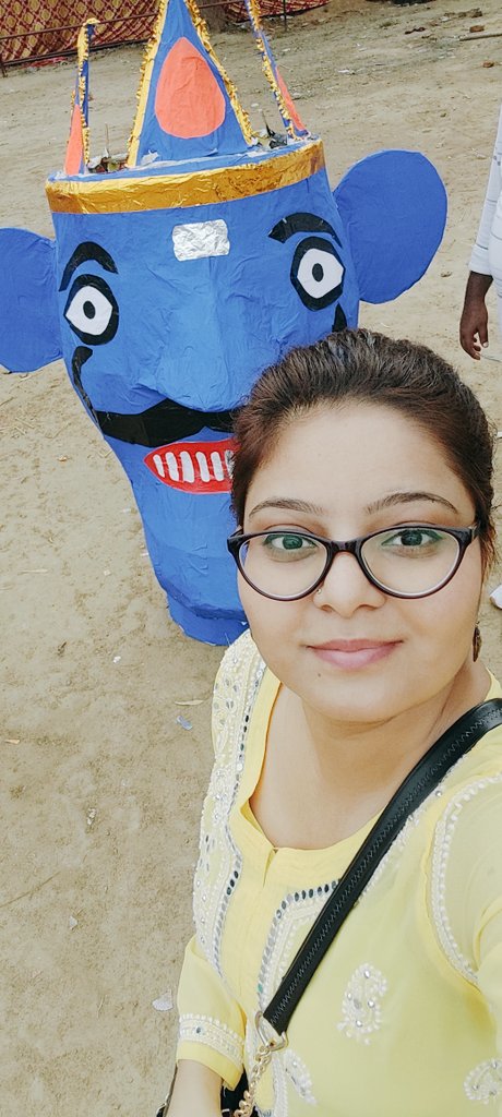 कुछ पल का मेहमान 👹👺😈

#SelfiWithRavan #dashera2022 #RavanDahan