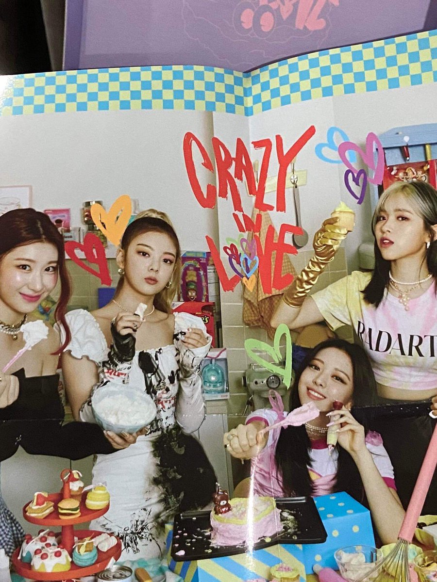isahaul's tweet photo. wts ph itzy crazy in love

-ryujin ver.
₱700 complete inclusion except pc
-dm for condition

tags yuna chaeryeong pola standee https://t.co/wVj5b7lehO