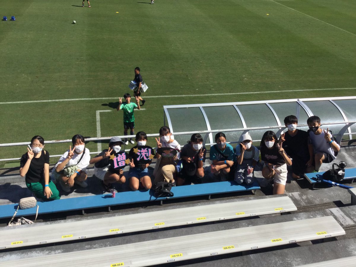 buchi4masu's tweet photo. 選手として一生に一度の地元開催国体でした。改めて応援してくださる方々の力、サッカーを通した出会いの素晴らしさを感じた日々でした！
この悔しさはまたいつかサッカーで😤
引き続き、教師とサッカー頑張ります💪
#いちご一会とちぎ国体 
#教師のバトン https://t.co/UH7dV9v5A6
