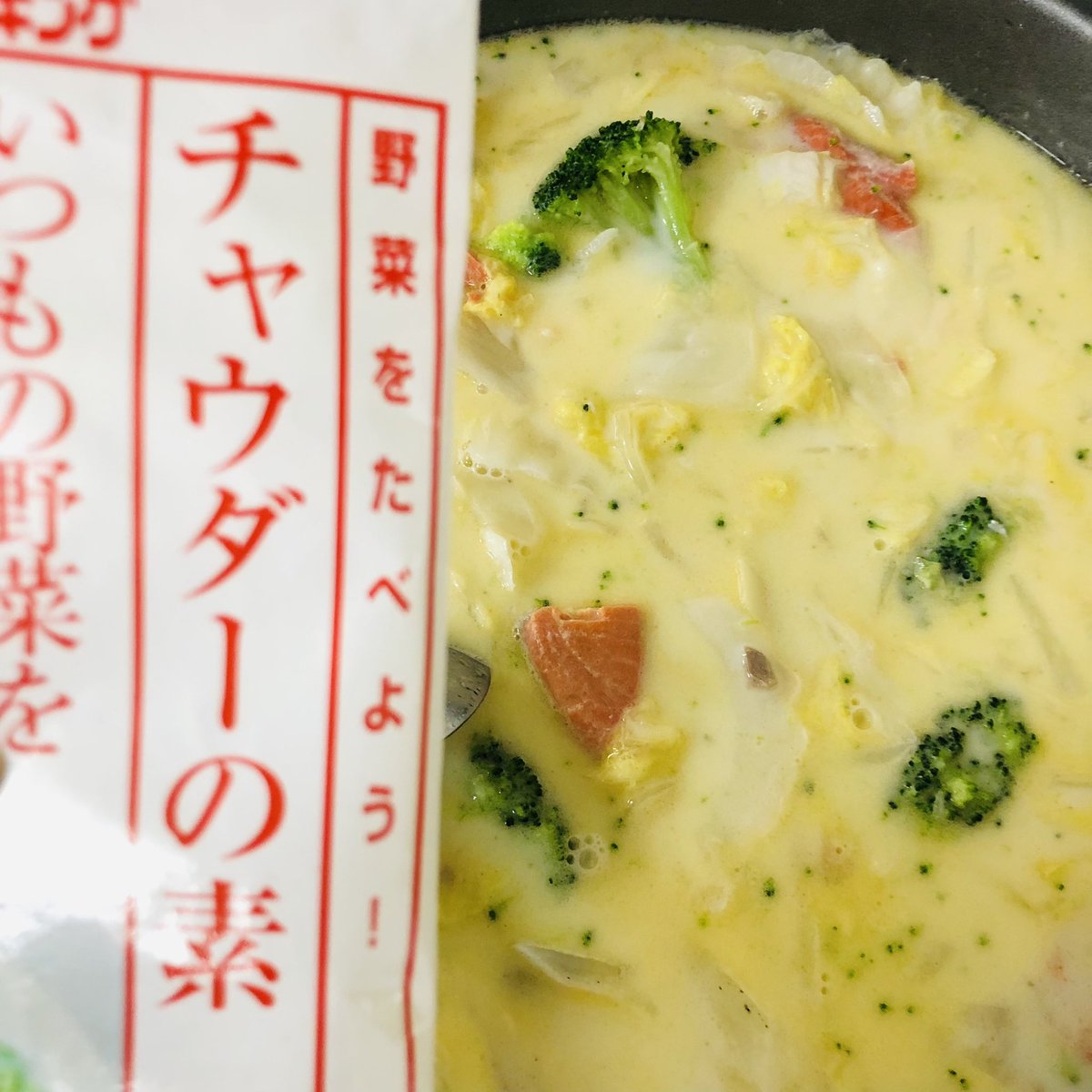 久々のちゃんとメシ!
このチャウダーの素めちゃ好き

レンチン甘辛茄子は適当に
水に晒しとく→麺つゆ生姜砂糖ドバーニンニク少し→くったりするまでしっかりレンチン(途中で水分捨ててラップ外して煮詰める感じにしたら良かった)
色は悪いけど旨し

お嬢、鮭食うの上手ʕʘ‿ʘʔ❗️
手助け無し 