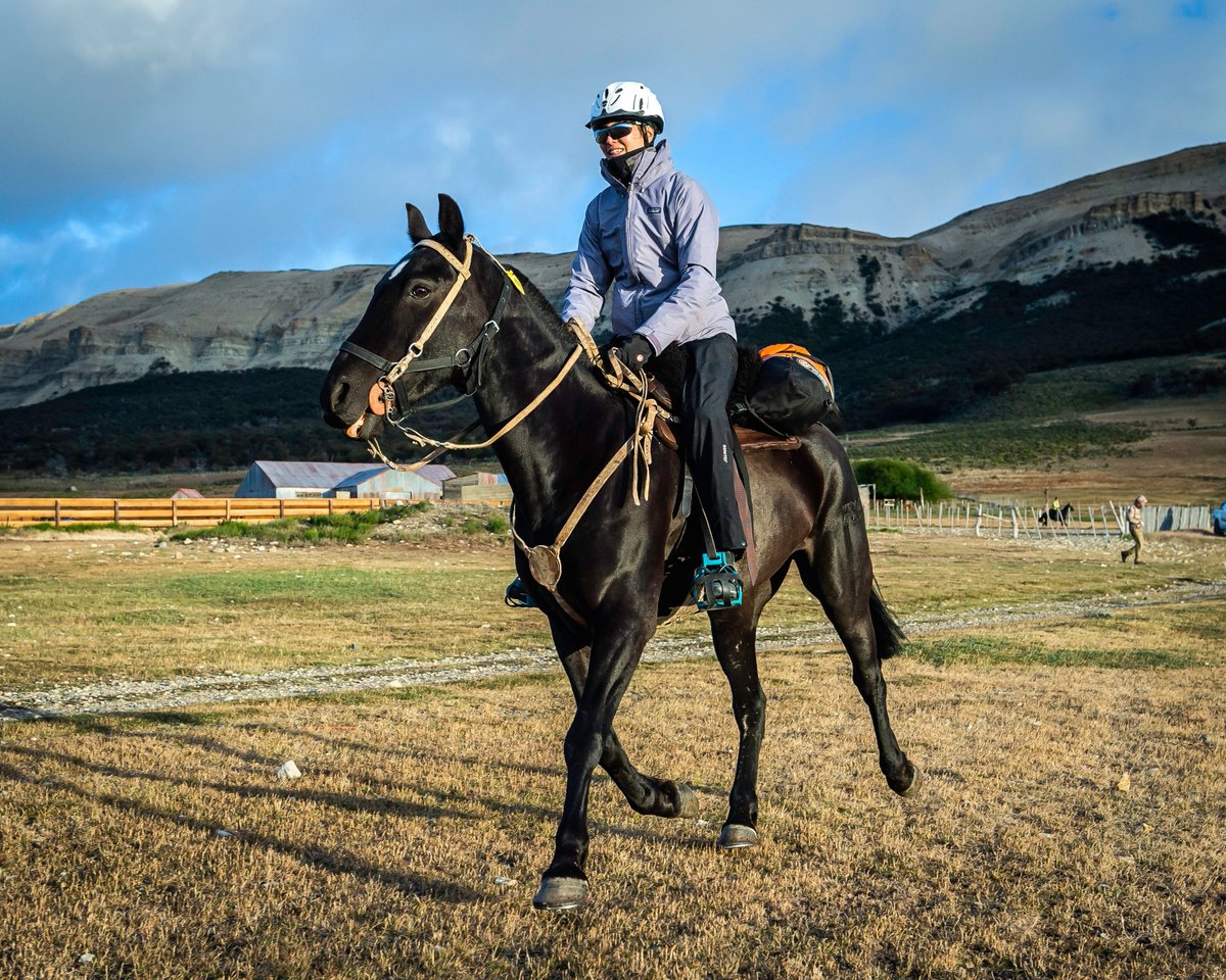 gauchoderby's tweet image. Kirsteen Thain looking very well mounted as she heads out of the horse station.

Rumor has it there's an abandoned gaucho bar (complete w old kegs of wine) around this area....wonder if any of our riders got "lost" and found it....

#GauchoDerby

Photo by Richard Dunwoody