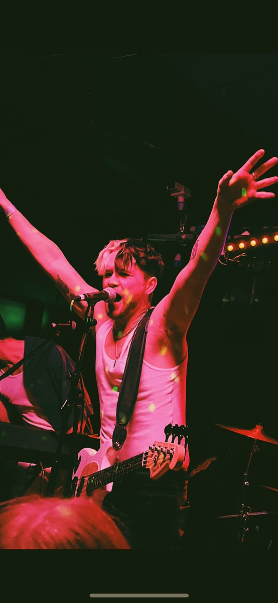 flm0807's tweet photo. @SinceSeptember london the garage #concert https://t.co/FZli3lMhy0