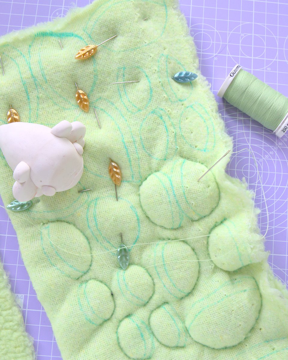 I swear one day I’m gonna finish these frog plushies 🐸💚