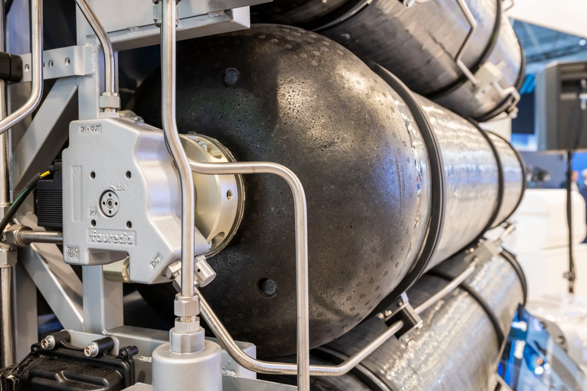 FaureciaDE's tweet photo. Die Aktivitäten von #FORVIA #Faurecia im Bereich  #Wasserstofftechnologie wurden als Maßnahmen von europäischem Interesse eingestuft. Sie werden im Rahmen von #IPCEI (Important Projects of Common European Interest) mit 2,1 Mrd EUR gefördert. https://t.co/7PZVczs4xQ https://t.co/1qgI27XwDh