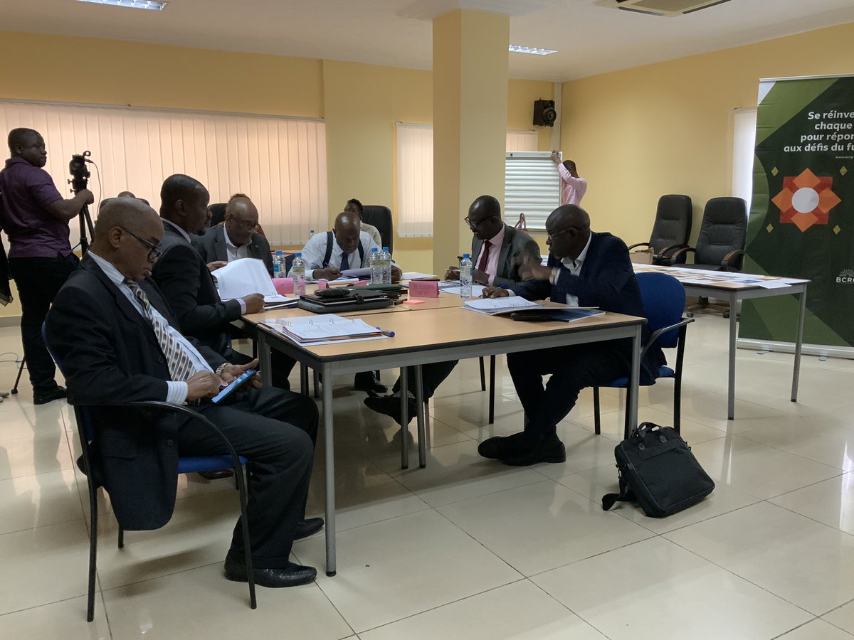 bcrggn's tweet photo. Session de #formation des #formateurs de la #BCRG. Développer des compétences de formateurs à l’interne, tel est l’objectif de cette session financée par l’#ONFPP et animée par #IGESS. M. Georges GBANAMOU, DGASJ, a procédé au lancement ce mercredi 5 octobre 2022. https://t.co/iRX9Ou69Ng