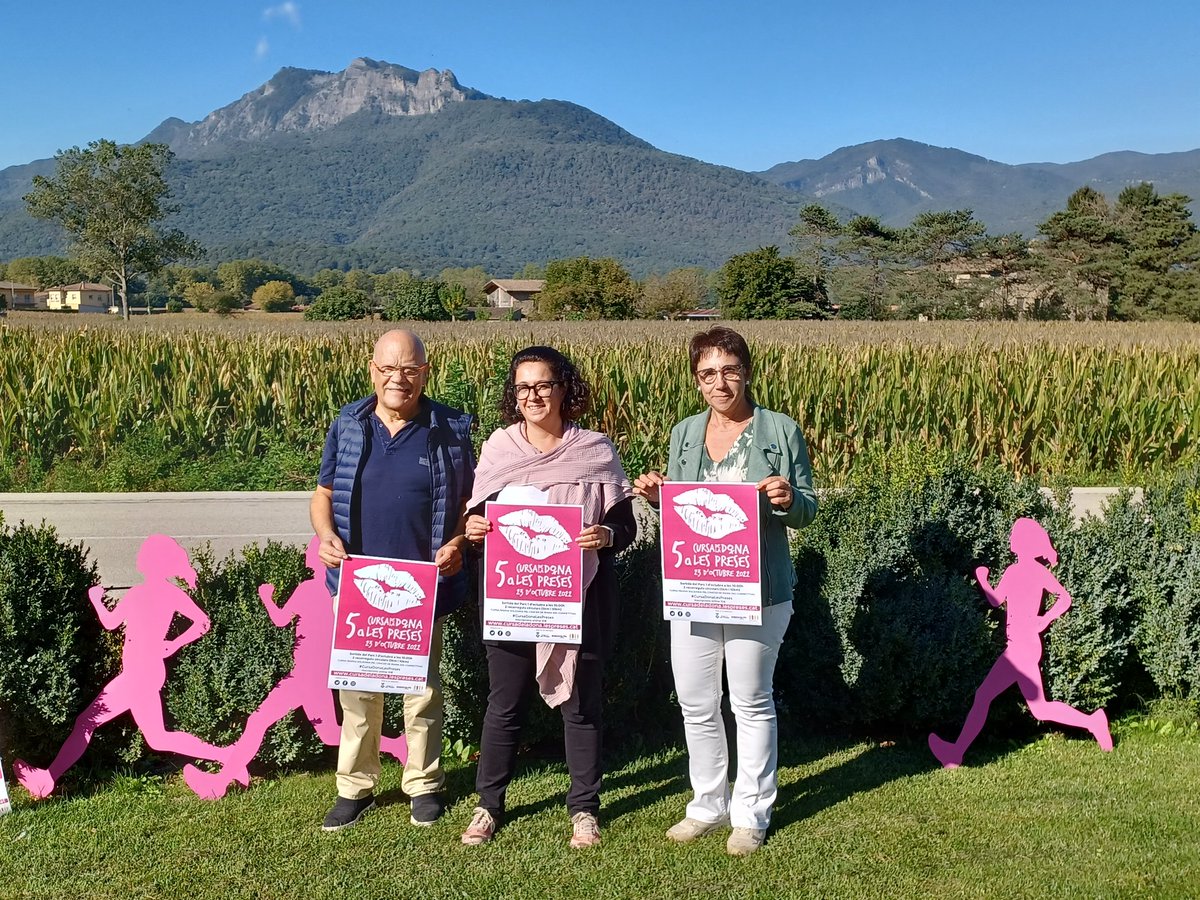 lespreses_cat's tweet photo. 💗 Avui hem acompanyat a la @lovelopera representant de la @CursaDonaPreses i a la presidenta @OncolligaGi Paqui Badosa a la presentació de la 5a cursa de la dona a les Preses🏃♀️🏃♀️
🗓 Us esperem el 23 d'octubre
✏️Inscripcions:
https://t.co/TvixBfPseP
#guapesivalentes https://t.co/rZBBdm4Wzp