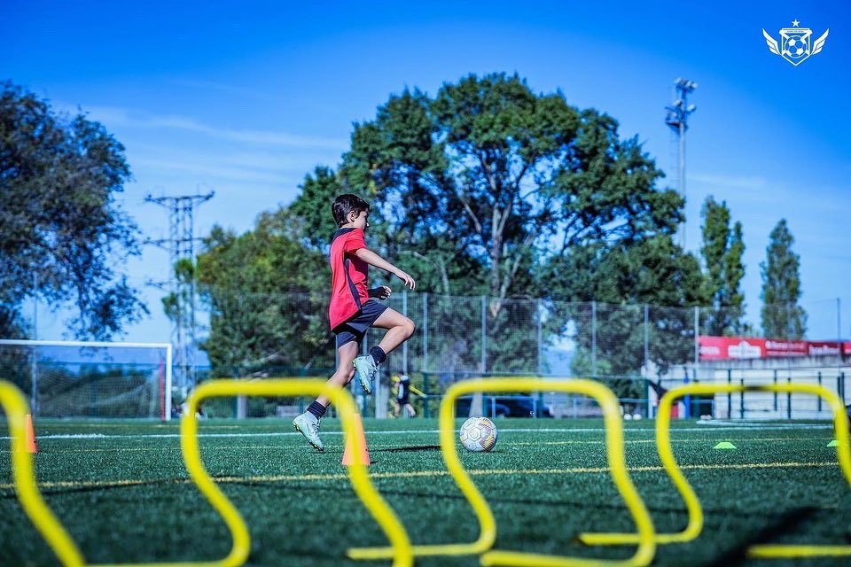 AcademyTF_'s tweet photo. 🔥 Tots els diumenges posa a prova les teves habilitats amb els entrenaments individuals d'Alt Rendiment del #AcademyTotalFootball‼️

ℹ️💻 Últimes places a https://t.co/T7u6JQFz0Y o al WhatsApp (681 177 077)
—
📸: @enricserraphoto https://t.co/h0Zi6K0kmr