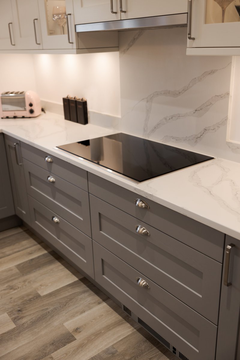 modernkitchens's tweet photo. We’ve got so many choices for splashbacks available here at Kitchen Design Centre, giving you plenty of freedom to mix and match different kitchen materials to create your own kitchen look!

#kitchendesigncentre #kitchendesign #kitchensplashbacks #splashbacks #kitchenmaterials https://t.co/PCenxpNjaU