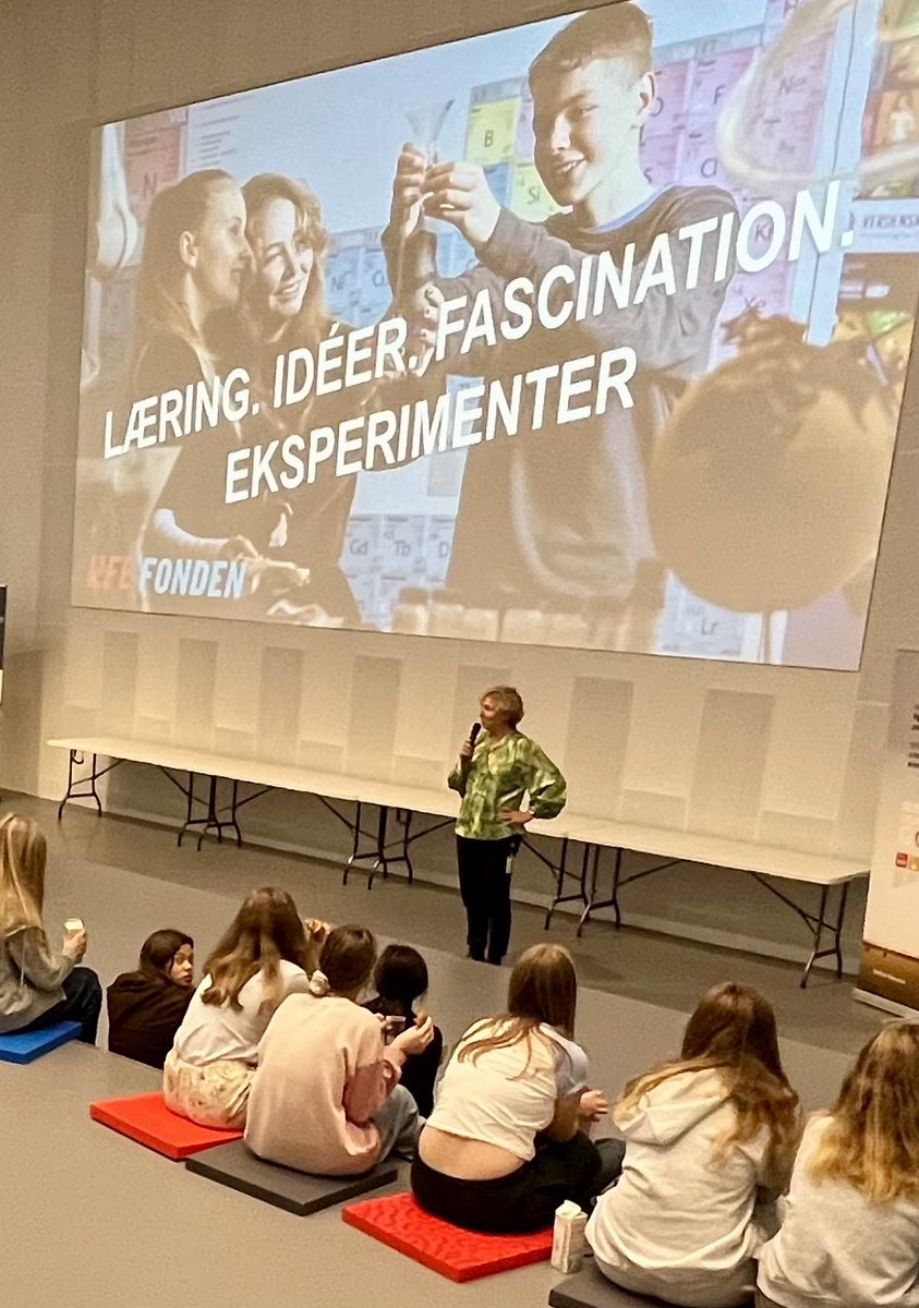 Antorini123's tweet image. STEM er også at vælge Science, Teknologi, Engineering og Matematik. Det gjorde 60 piger fra 7.-8.klasser til #girlsdayinscience i @LIFEFonden sammen med @Novozymes #verdensmål #nysgerrighed #naturfag #skolechat @nvhus