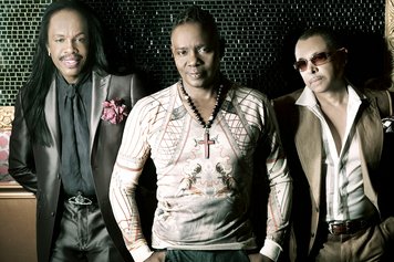 #Now Playing Fantasy [4nyT] by <a href="/EarthWindFire/">Earth, Wind & Fire</a> Listen Live via asskradio
 Buy song links.autopo.st/84yl