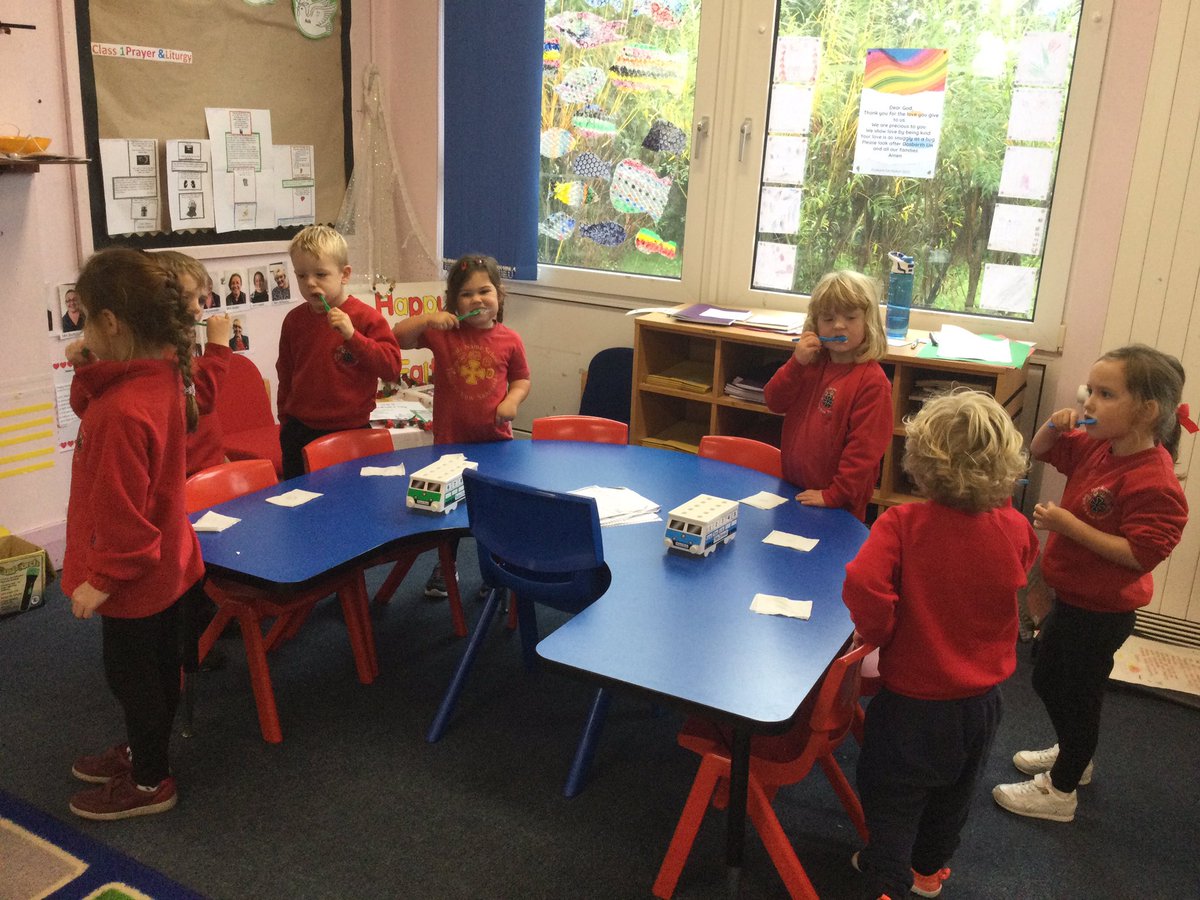 dosbarth_un's tweet photo. We have enjoyed our tooth brushing sessions in class. #healthandwellbeing #keepinghealthy #caringforourselves https://t.co/e1T8F345Rv