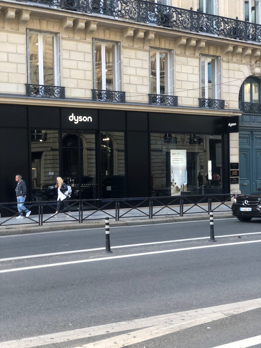🇫🇷 INSOLITE - Mercedes AMG s'installe désormais Place de l'Opéra à Paris !