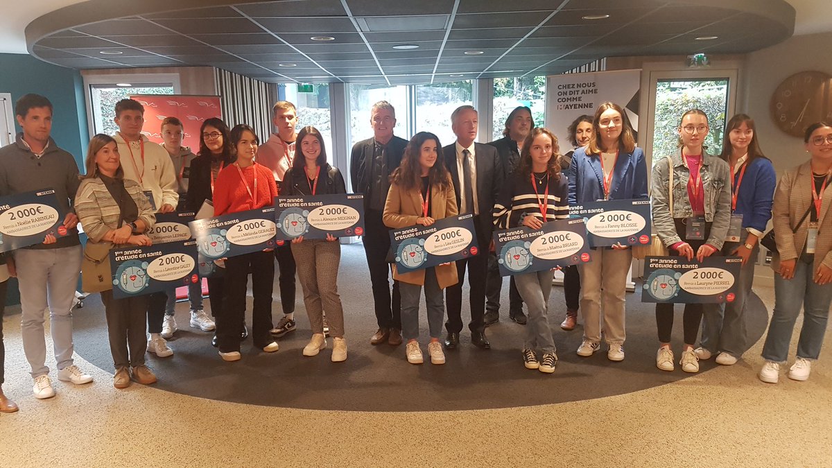 LyceeDouanier's tweet photo. Remise des aides aux études de santé par le président du conseil départemental le lundi 3 octobre. 
17 lauréats cette année dont 3 du lycée D.ROUSSEAU https://t.co/H5SwVVXv0f
