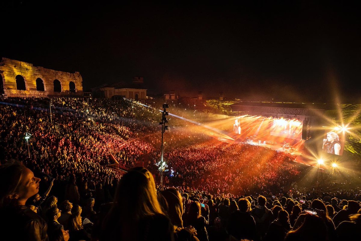 ligabue's tweet photo. Finora è andata così. E domani gran finale!
#Verona #Arena2022 https://t.co/02cBahYTRK