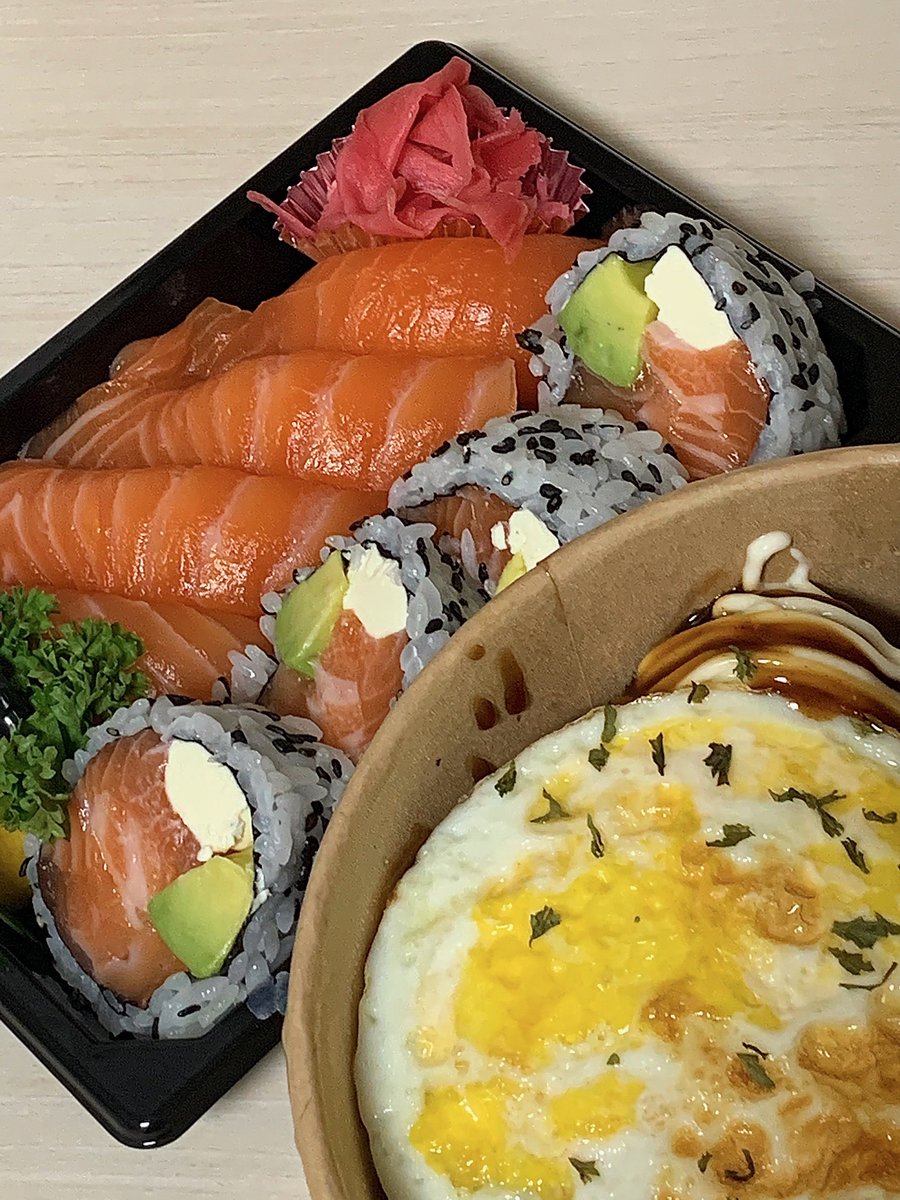yum__finder's tweet photo. 연어콤보와 치킨마요동..♡ https://t.co/Tb21IOG6Gh