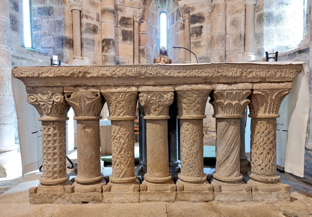 Y si San Salvador de Cantamuda os parece bonita por fuera, mirad el interior...🥰🥰