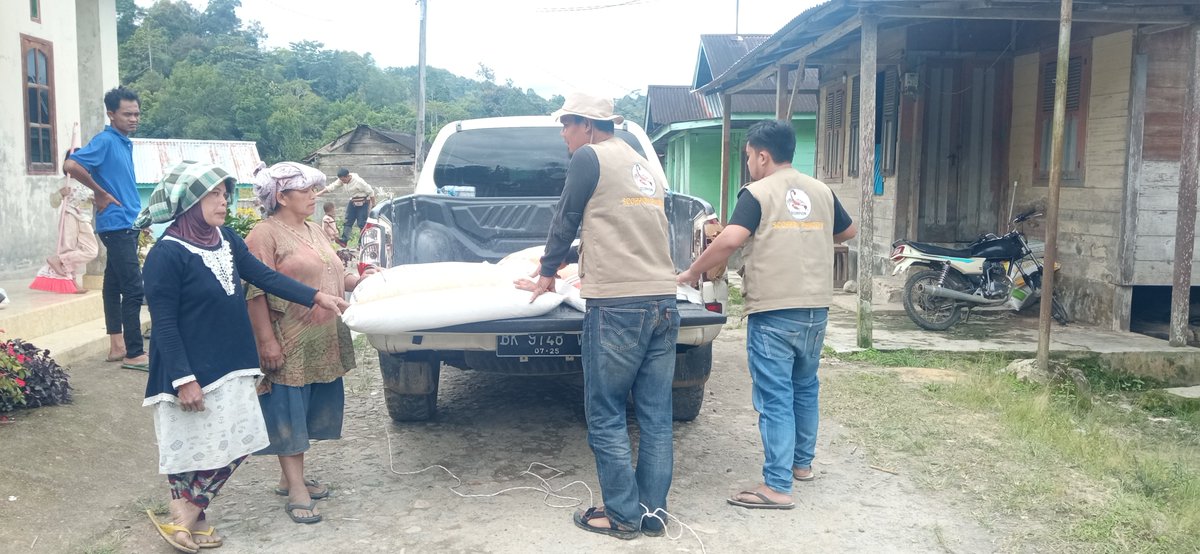 scorpionmonitor's tweet photo. On Friday 30 September 2022 the Scorpion Indonesia Foundation team visited this village to monitor the development of potato farming activities and freshwater aquaculture. During this visit, the fish feed was also handed over to the Subur and Makmur farmer groups. https://t.co/zytyTn9o7S