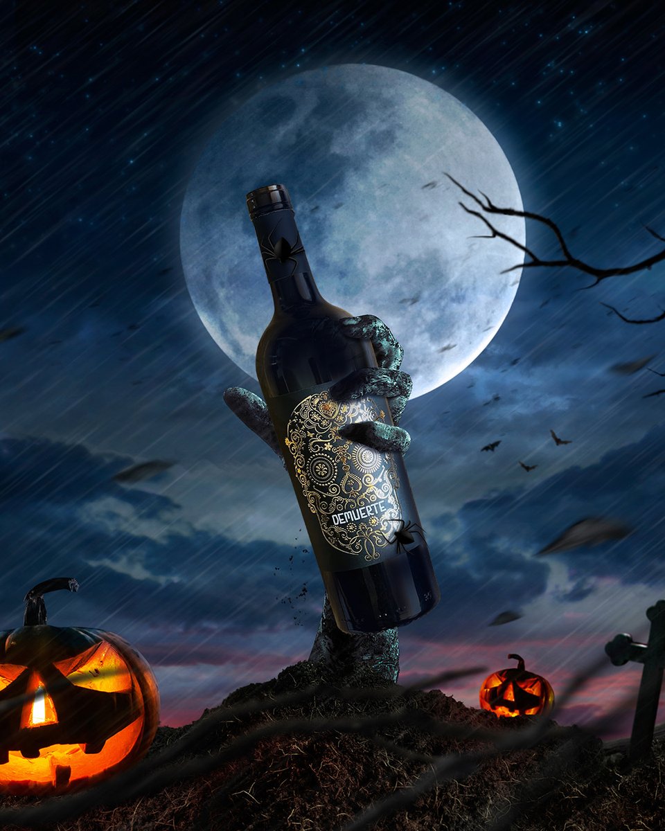 DEMUERTE wine comes to scare you 🧟‍♀️☠️
.
.
#Demuerte #yecla #monastrell #winelover #winetasting #wineinstagram #wineoclock #vinotinto #vinosespañoles #skull #coolwine #packagingdesign #scary #Halloween  #halloween2022