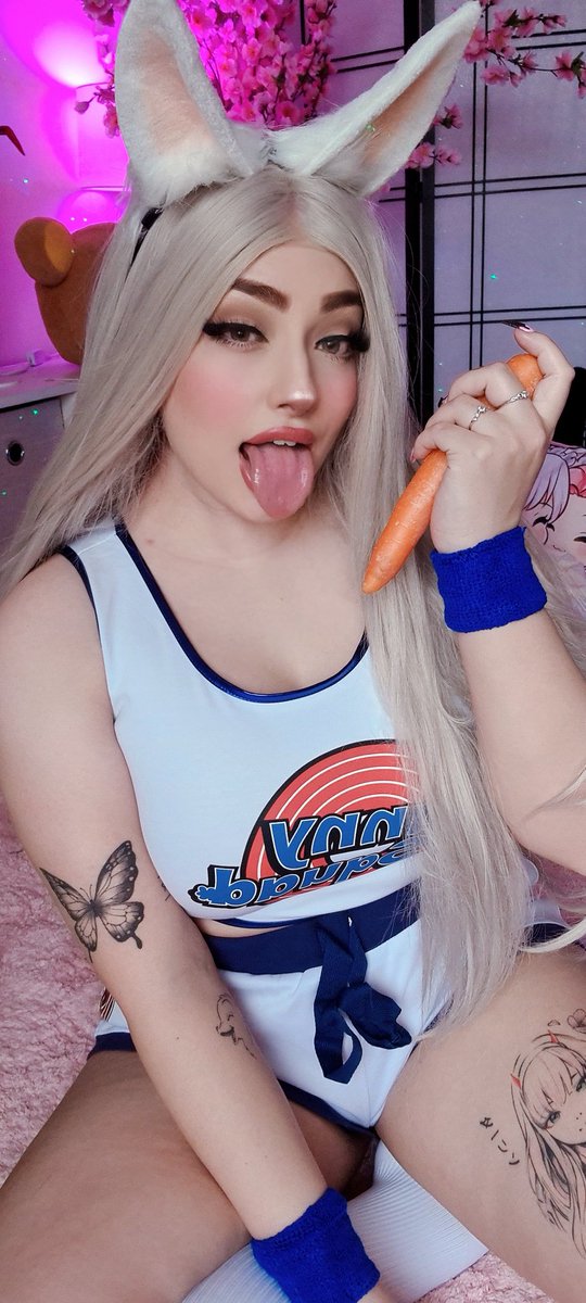 Jazzy ♡ on Twitter: "Cosplaying Lola Bunny today! 🐰"