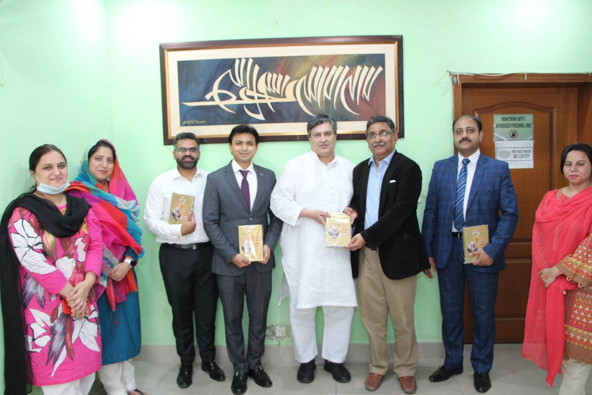 Sheikh Tariq Abdullah (National Bank of Pakistan), Majid Mahmood (National Bank of Pakistan), Hasham Khan (Citi Bank) &amp; Syed Awais Hussain ( Citi Bank) Visit Fountain House .Presented the recently published book of Dr. Amjad Saqib, "Chaar Admi" and beautiful paintings to them